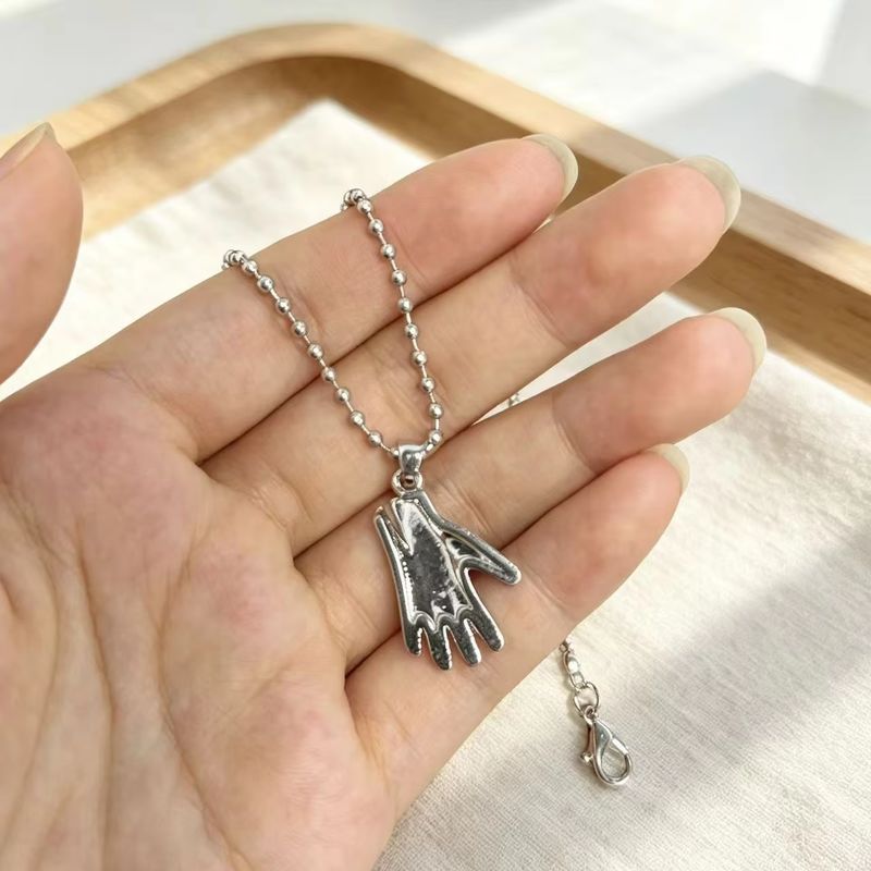 Ожерелье в виде перчатки Майкл – обзор и цена Anime Pendant Necklace
